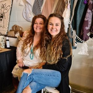 Meet your Posher, Lora